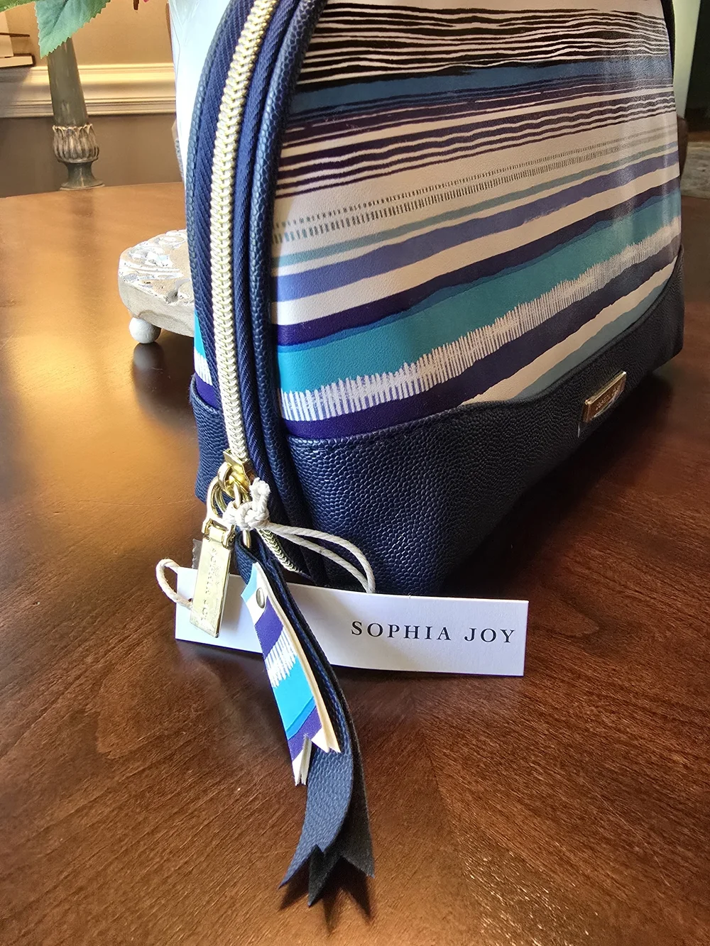 Sofia Joy Rounded Top Makeup Bagnice Zipper Larger Than The Average Bag
